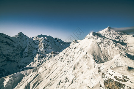 冬季雪山风光图片