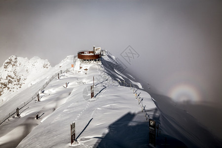 冬季雪山风光图片