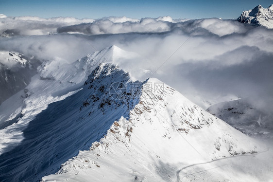 冬季雪山风光图片