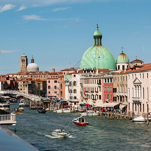 艺术旅行外部的意大利威尼斯运河圣西蒙Piccolorsquos教堂圆顶和PontedegliScalzi图片