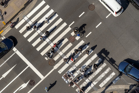 人群奥运会2019年月6日本东京TokyoJAPANFEB2019横跨街口十字路行走的人数最多据背景图片