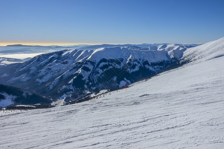 冬季雪山风光图片