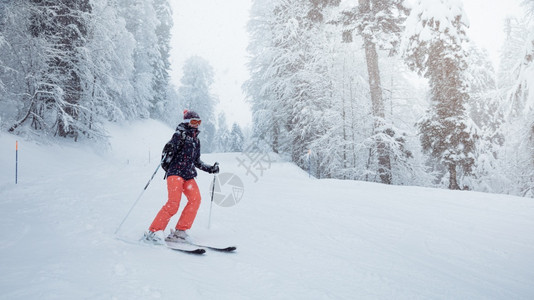 冬季雪山风光图片