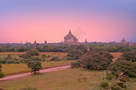 建筑学亚洲从缅甸巴甘开始在日出时位于Dhammayangyyi寺中方的德马扬吉寺Bagan所有寺庙中最大的一座从缅甸巴甘起地貌古图片