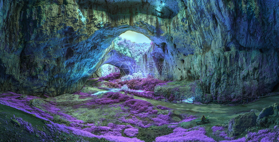 童话入口旅游保加利亚神秘洞穴Davetashka洞穴内外星天全色观景用明亮的奇异色彩图片