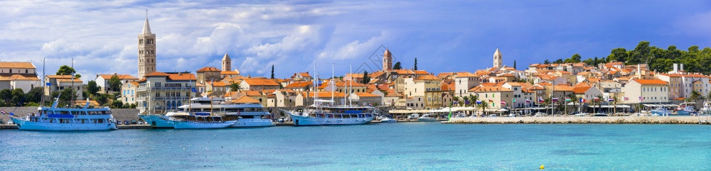 老的沿海风景克罗地亚Beautifl岛旧城和港口的全景图片