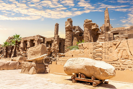 废墟宽慰阿蒙雷区塔门卡纳克神庙卢索埃及阿蒙雷区埃及遗产图片