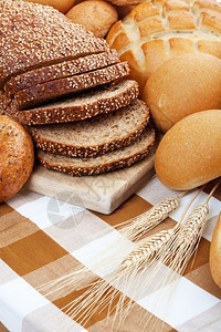 纤维品种所有的各新鲜烘烤面包以及三批浅地水小麦的储量图片