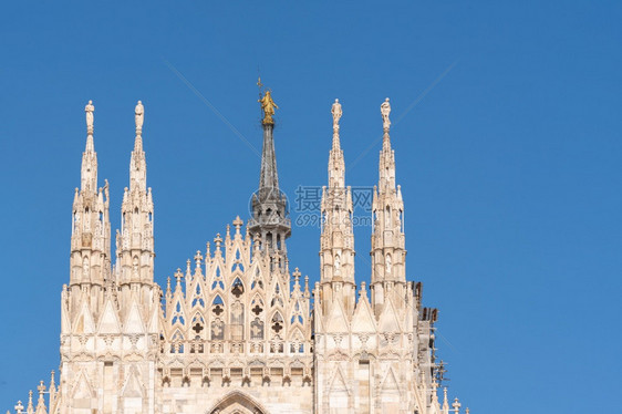 Duomo的详情黄金雕像的名字Madonnina在主星顶端假期大教堂中央图片
