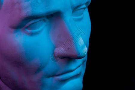 古典希腊语复制品盖伊朱利叶斯凯撒屋大维奥古斯图老雕像的缩印本画在黑色背景的人脸粉红色的蓝人脸雕塑上奥古斯图老雕像图片