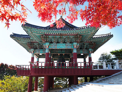 宗教的宝塔文化南韩庆州SeokguramGrotto入口处附近的钟楼和Bulguksa寺是教科文组织的一个世界遗产址之一图片