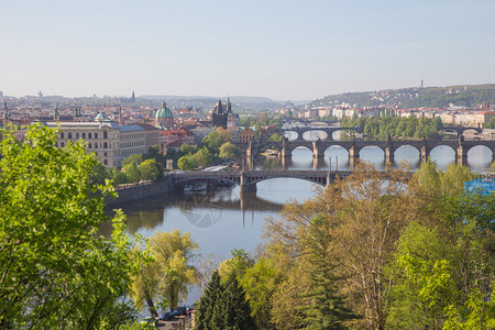 建筑学2019年春4月日旅行社照片从山到河和桥历史的捷克语图片
