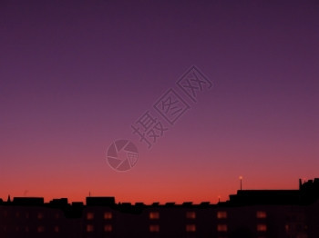 灯梦幻想的天际城市幻想的天际城市月光之紫色和橙的彩天空真实图片