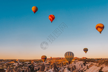 格雷梅内夫谢希尔壮观GoremeCapapadocia土耳其气球节2019热气球高在天空中飘浮的热气球图片