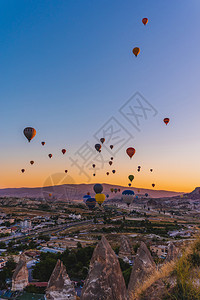 壮观古老的极端GoremeCapapadocia土耳其气球节2019热气球高在天空中飘浮的热气球图片