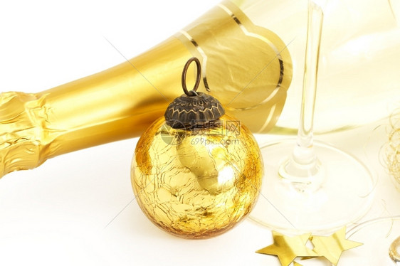 带有香槟杯底部和瓶的金色复古圣诞球带有香槟杯底部和白色香槟瓶底部的金色复古圣诞球子香槟酒十二月图片
