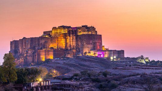 老的建造JaswantThada和Mehrangarh堡在日落时的背景中Jaswant是位于焦特布尔的一座纪念碑它被用于印度焦特图片
