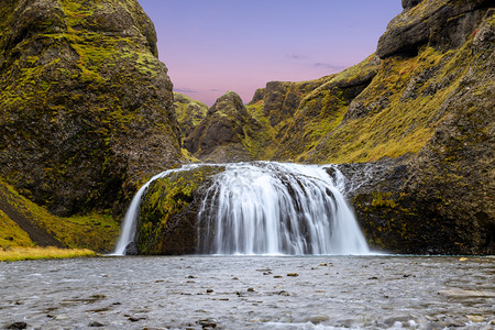 冰川日出Stjornarfoss瀑布靠近KirkjubjarklausturKleifar或简称Klaustur冰岛环境图片