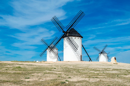 外部的风景优美西班牙坎波德克里普塔纳CampodeCriptana的风车在DonQuixote公路上以文学特点为基础它提到塞万斯图片