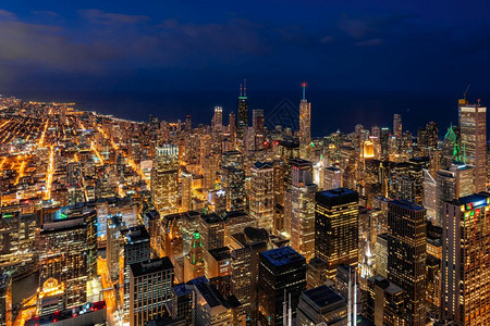 在下面地标美国芝加哥伊利诺州美国利诺州丽的黄昏时刻风景和现代建筑概念下蓝色天空的芝加哥市景摩天大厦空中视图文台图片