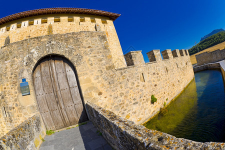 节假日建造城堡瓦罗纳塔宫TorrePalaciodelosVarona145世纪民间遗产西班牙文化财产Villanane阿拉瓦巴图片