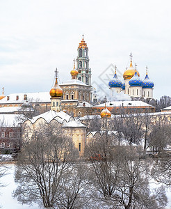 寒冷的俄罗斯莫科区谢尔吉耶夫镇三位一体谢尔盖修道院的建筑群冬季时间联合国教科文组织世界遗产墙修道主义图片