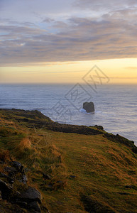 冬天自然维克欧洲冰岛的黑海滩日落风景图片