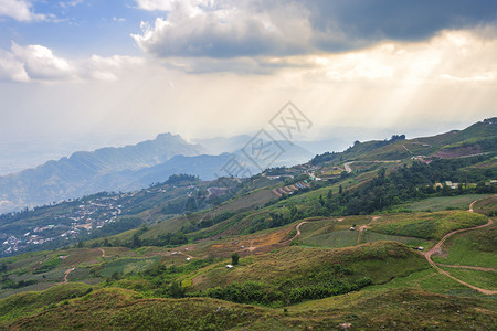 地标风景优美亚洲泰国PhuthabunPhuThapBuek公园自然轨迹村的全景观望山脉日落图片