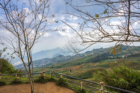 农业草地泰国PhuthabunPhuThapBuek公园自然轨迹村的全景观望山脉日落暮图片