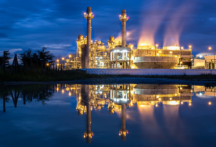 环境的AMATANAKORN工业电力站支持厂的天然气涡轮机发电厂黄昏力量图片