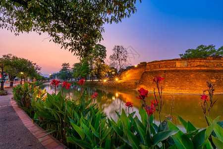 清迈古城墙和河谷KATAMCORNER与傍晚这是泰国清迈的主要旅游景点岩石花结图片