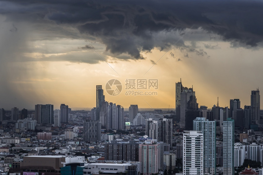 曼谷泰兰Thailand七月29日0年美丽的城市对曼谷景色在日落雨下之前景观风暴休息图片