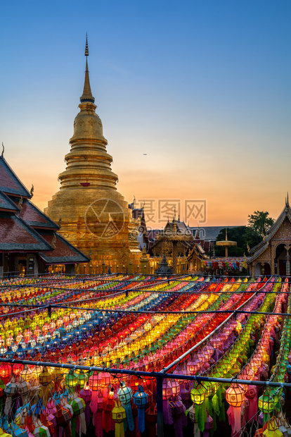 美丽的兰纳灯笼光是泰国北部的式灯笼雕塑优美文化图片