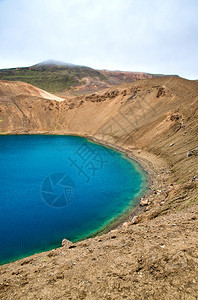 假期岩石冰岛诺瑟恩克拉弗火山口和湖绿松石图片