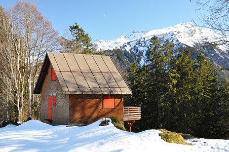 冬季雪景小木屋图片