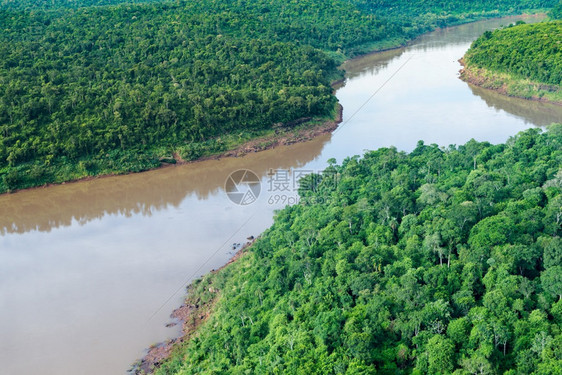 股票巴西和阿根廷边界Iguazu河的空中航视图缠绕非城市图片
