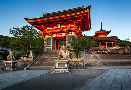 日落本京都的清水津寺门庙历史老的图片
