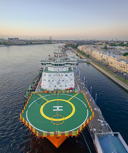 网络一艘在圣彼得堡河港有直升机停坪的船只和圣彼得堡河港有直升机停坪的船舶行业秃鹰图片