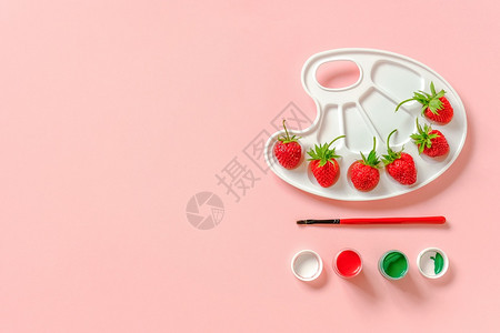 艺术调色板上的草莓图片