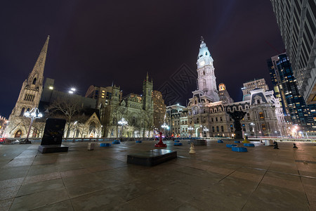 联合的哦镇费城市政厅济会庙和Arch街联合卫理公会夜间的场景建筑和以及旅游观光概念图片