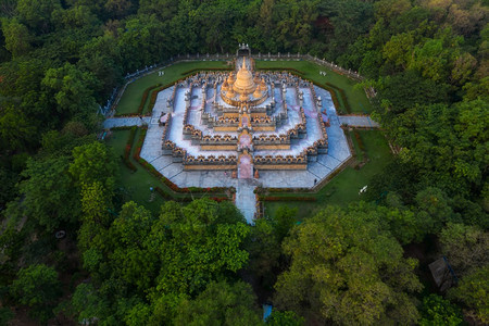 游客目的地这座建筑正在仿照印度尼西亚的博罗布杜尔Borobudur在泰国的博罗布杜尔Borobudur这是美丽而强大的宗教旅游景图片