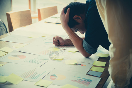 由于缺乏经验做生意错误的概念是b缺乏经验商业错误的概念是沮丧背景