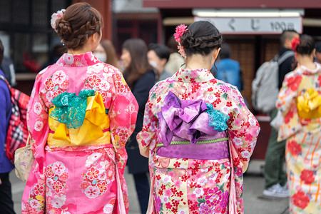 浅草肖像淑女年轻孩穿着日本和服站在东京森左寺门前日本木野是传统服装和这个词实际上意味着一件东西要穿戴图片