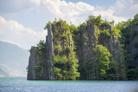 情人令惊叹的伊塞奥湖景色意大利河边小湾Iseolake浪漫的假期图片