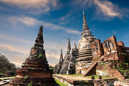 复古的文化宝塔Ayutthaya泰国旅游地貌和目的古老佛教寺庙废墟位于WatPhraSriSanphet寺庙日落天空下的Ayut图片
