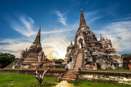 冒险笏Ayutthaya泰国旅游地貌和目的古老佛教寺庙废墟位于WatPhraSriSanphet寺庙日落天空下的Ayutthay图片