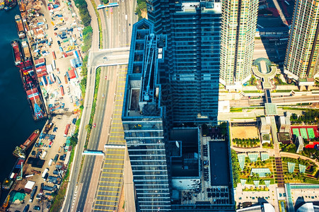 城市的大都景观香港与维多利亚口码头的空中景象未来城市风景与摩天大楼的时速摘要图片