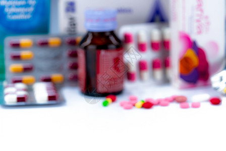 阿片类药物抗菌丸瓶和包装中的胶囊模糊药品包装店产和保健概念制药业维生素和补充剂怀孕图片