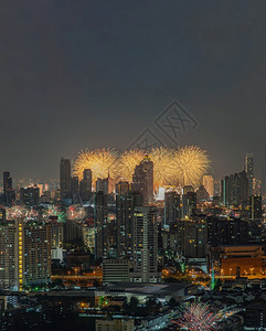 美丽的曼谷新年节庆烟花泰国曼谷市火花在圣诞节新年上向天空亮放间供文本不专注具体为重点建筑物爆炸图片