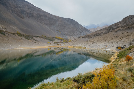 范围安宁巴基斯坦HunzaValleyGilgitBaltistan的GulmitGojalBorith湖秋季节Karakora图片